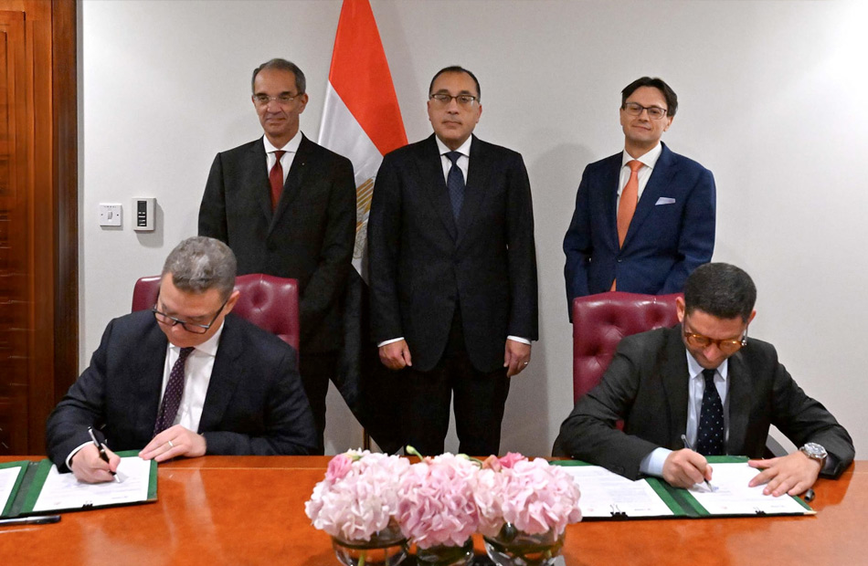 رئيس الوزراء يشهد توقيع اتفاقية تعاون بين "إيتيدا" و"شبكة المشرق العالمية" الإماراتية